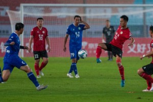 江苏省省长调研期间提到“苏超”，还现场踢球互动